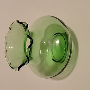 Vintage Anchor Hocking Green Ruffled Edge Glass Vase